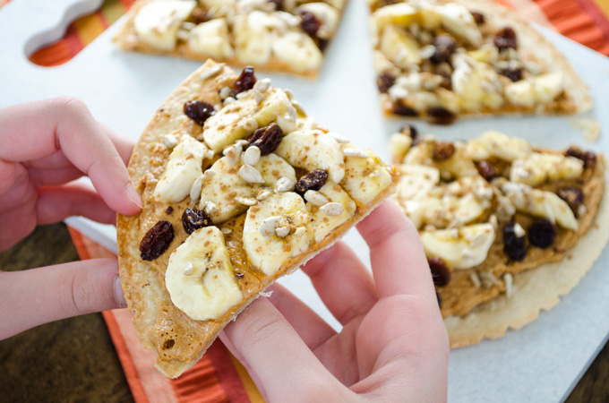 Breakfast Pizza: Peanut Butter Banana - your kids are sure to enjoy this yummy vegan and gluten-free recipe by Veggie Primer 