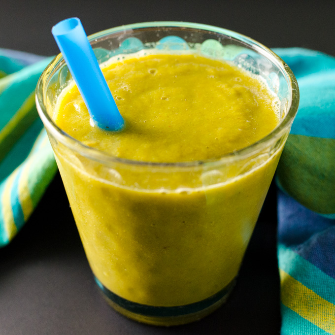 Spicy-Sweet Green Pea Smoothie - this gluten-free vegan recipe is both healthy and delicious - enjoy it as a snack or as a side dish with a salad or sandwich | VeggiePrimer.com